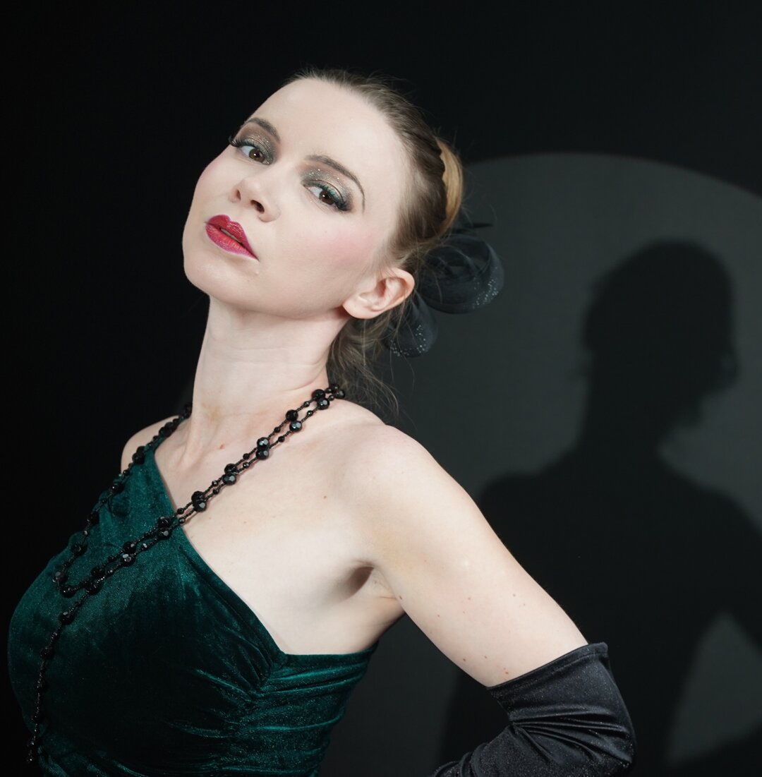 1920s era makeup look